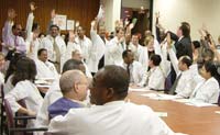 In-the-US-and-Canada,-one-in-10-people-are-treated-by-Indian-doctors_web