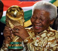 Nelson-Mandela-with-the-FIFA-trophy