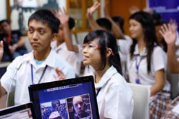 4-of-10-Filipino-students-want-to-migrate-abroad