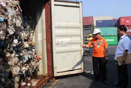 Canadians-back-plea-to-take-back-waste