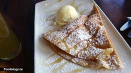 Crepes-and-tea-at-Moii-Cafe