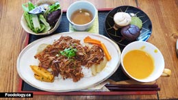 Basho-Cafe-lunch-with-family