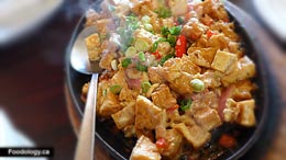 Kumare-offers-delicious-Filipino-food
