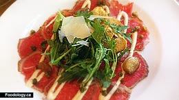 Foodology-Happy-hour-in-Gastown-at-Flying-Pig