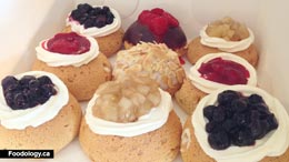 Foodlodogy_Chewy-Junior-cream-puff-chain-comes-to-Vancouver