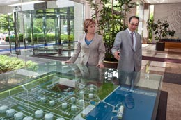 Chinese-dollars-make-Canadians-jittery-poll