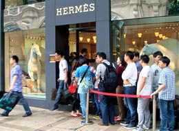 Chinese-tourists-urged-to-be-the-epitome-of-etiquette