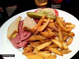 Foodology_Dunns-Famous-Montreal-Smoked-Meat-Deliciousness