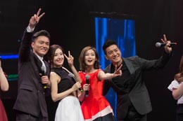 Stars-entertain-fans-with-music