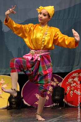 Sidewalkrunway-071816-01ThaiFest-IMG_9702-app-MC