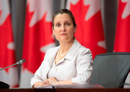 Canadians-sinking-under-a-trillion-dollar-debt-tab