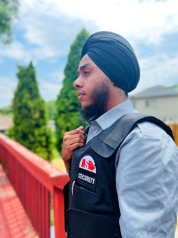 Toronto-reinstates-Sikh-guards-after-outcry