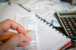 Majority-of-Canadians-making-tough-decisions-to-handle-cost-of-living-crisis