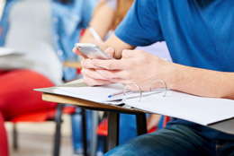 Why-smartphones-have-no-place-in-classrooms
