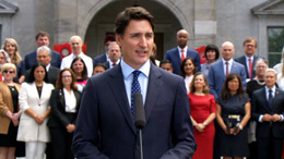 Canadians-want-to-cut-Ottawas-bureaucracy